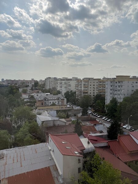Teiul Doamnei, Maica Domnului, strada Otesani, 10 min. metrou Obor.